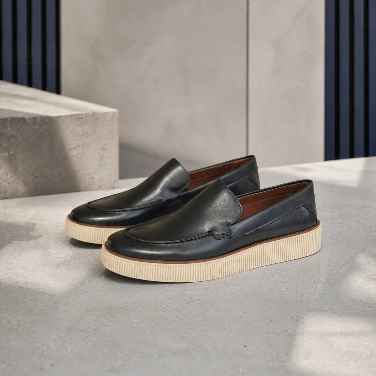 Sapato social casual masculino preto em couro premium com solado robusto